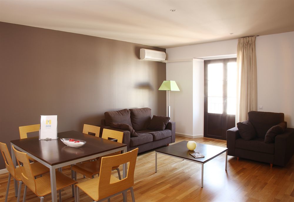 Mh Apartments Ramblas Barcelona Habitación foto